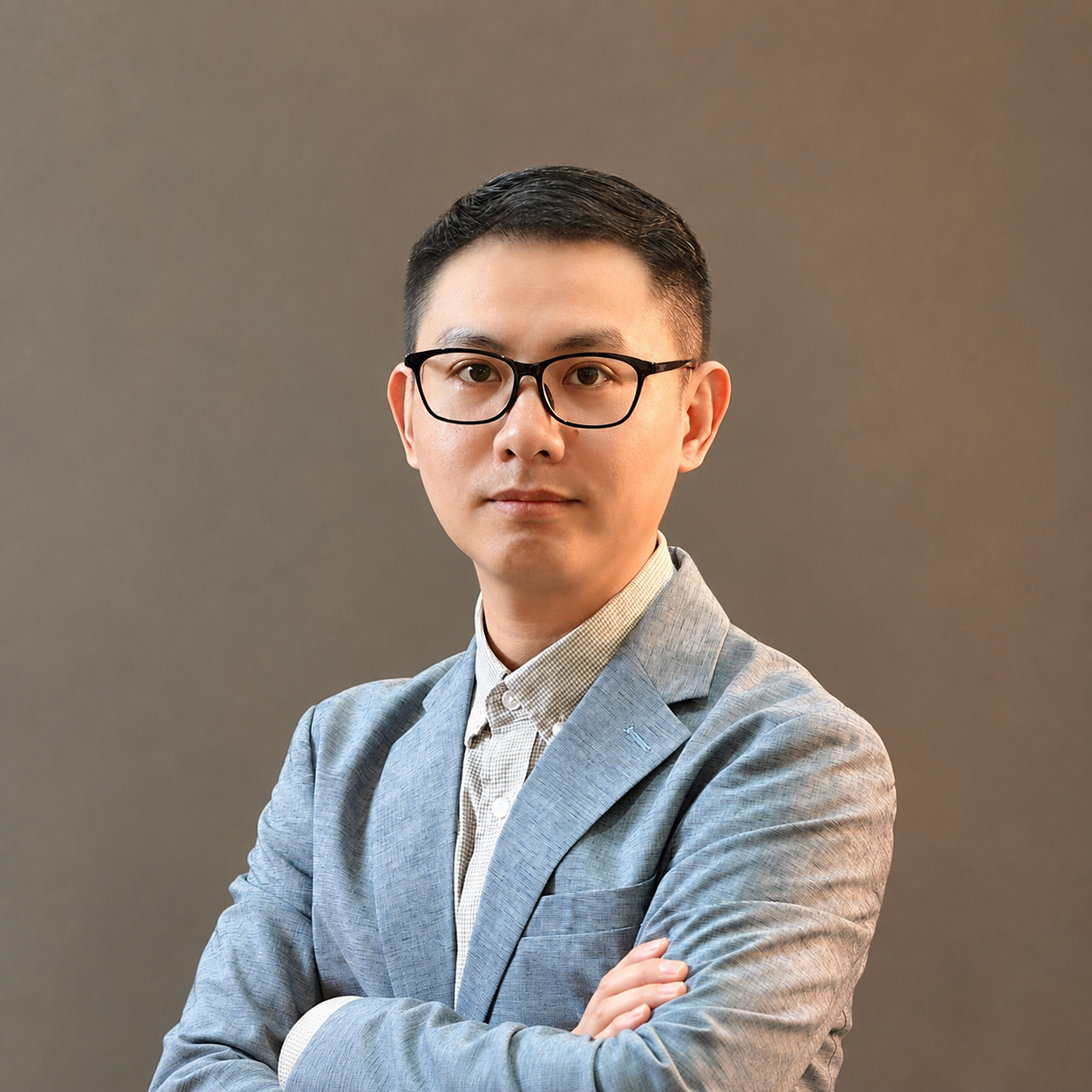 于 捷